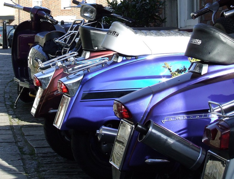 scoots