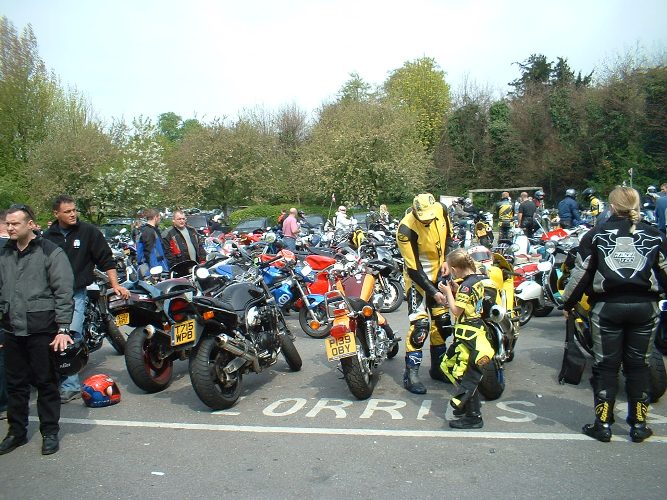 Little kid in Rossi stylee leathers!! Little kid in Rossi stylee leathers!!
