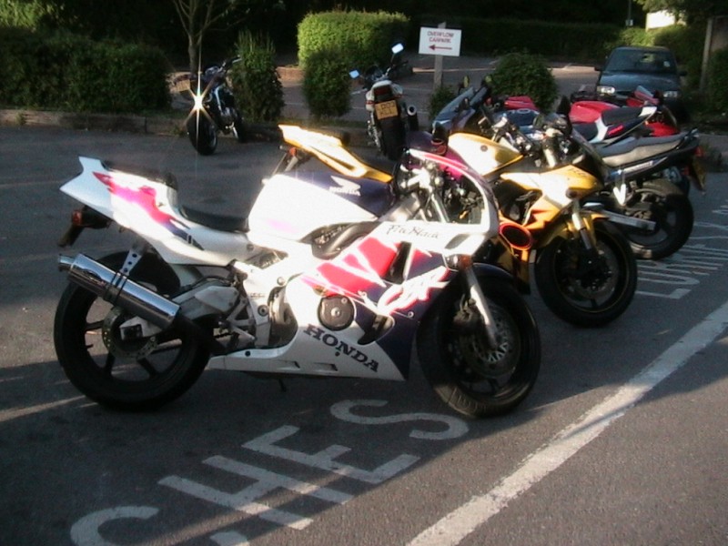 Mike's Baby Blade & Rossi Birds R46 at Box Hill This Evening
