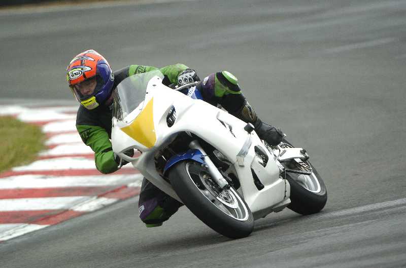 The SV650 in motion - Brands 15th June 2005