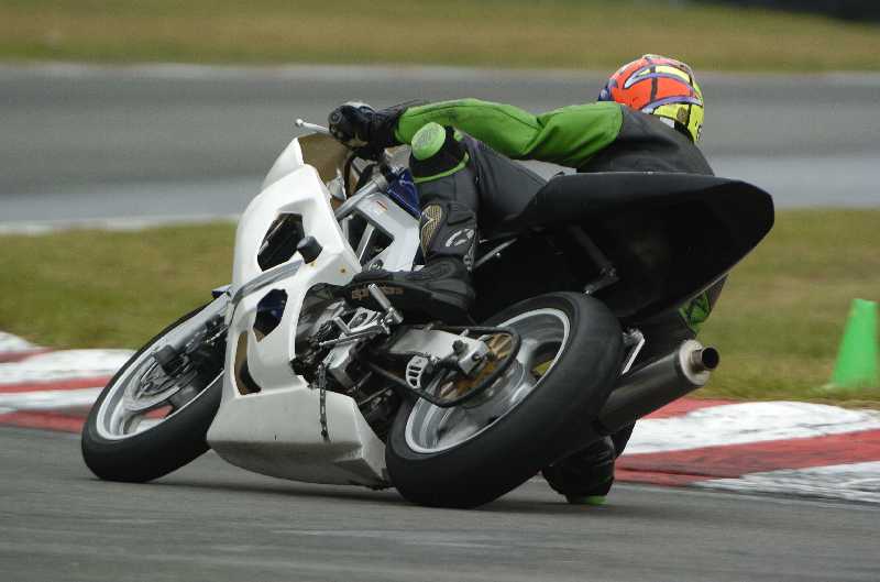 The SV650 in motion - Brands 15th June 2005