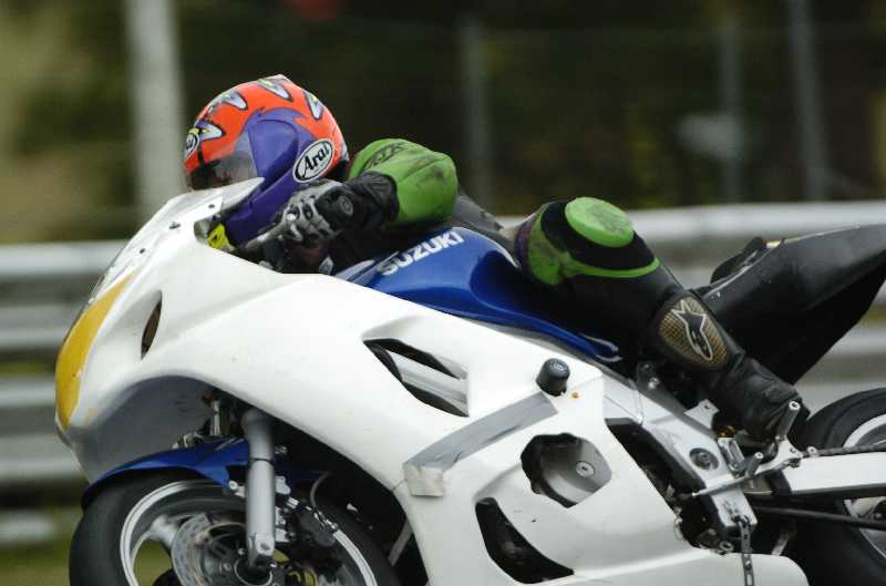 The SV650 in motion - Brands 15th June 2005