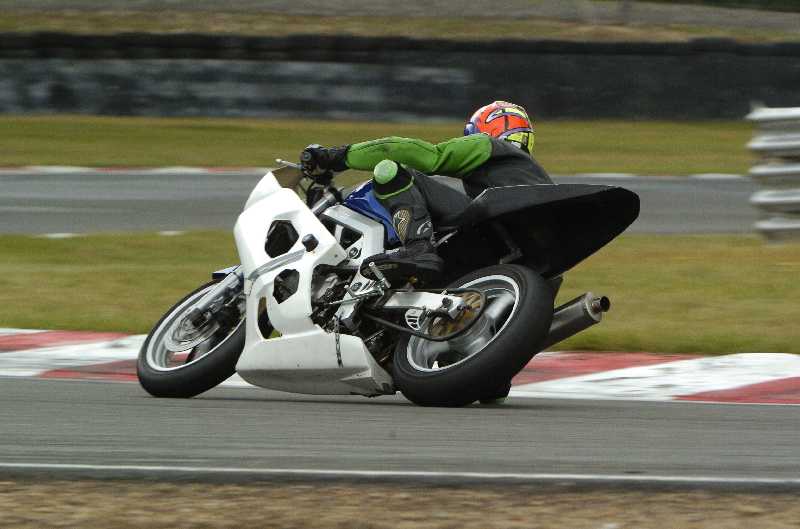 The SV650 in motion - Brands 15th June 2005