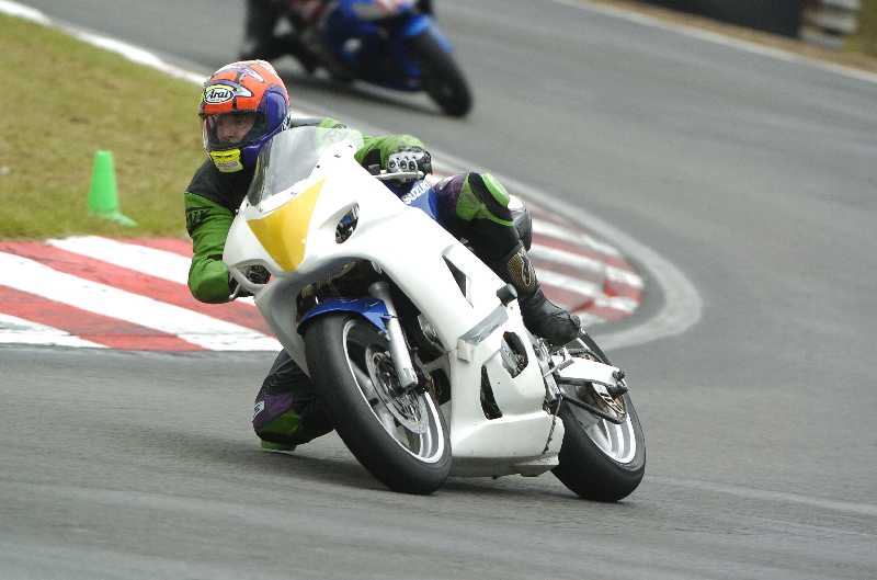 The SV650 in motion - Brands 15th June 2005