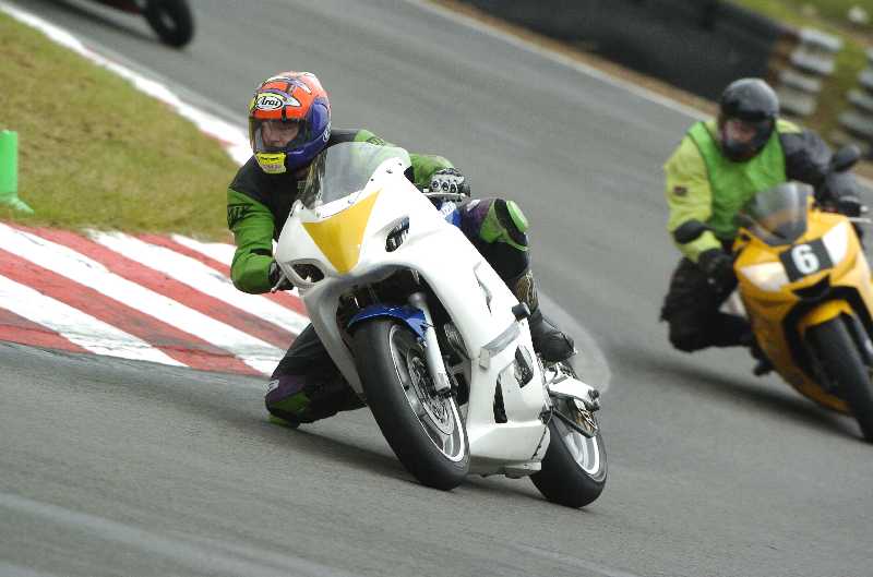 The SV650 in motion - Brands 15th June 2005