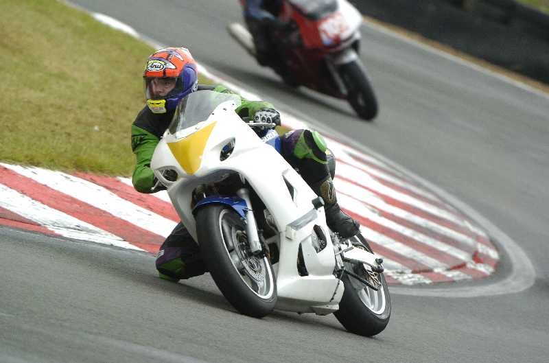 The SV650 in motion - Brands 15th June 2005