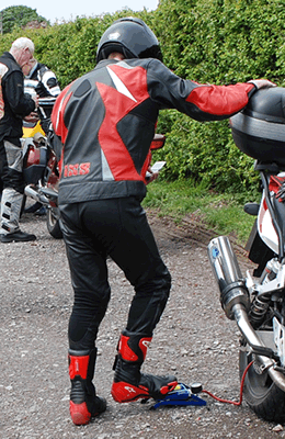 Flipper pumping up his tyre... Flipper pumping up his tyre...